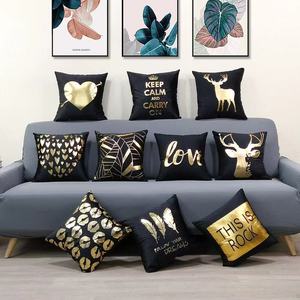 Fodera <span class=keywords><strong>per</strong></span> Cuscino Decorativo da Divano con Motivo Geometrico Quadrato Nero e Oro <span class=keywords><strong>per</strong></span> Arredo Casa e Camera da Letto - Product Image 2