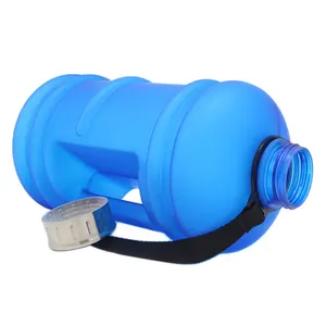 새로운 천연 재사용 가능한 맞춤형 휴대용 BPA 무료 대용량 2.2L 하프 갤런 플라스틱 물병