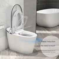 WC intelligent en céramique intégré moderne avec chasse d'eau automatique par induction et siège chauffant, bidet intelligent pour projets hôteliers