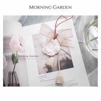 Décoration intérieure de voiture, jolies fleurs de camélia, breloque de voiture, accessoires pour filles et femmes avec pompon