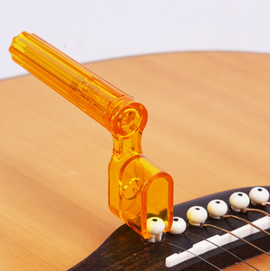Enrollador de cuerdas para <span class=keywords><strong>guitarra</strong></span> acústica, extractor de clavijas de puente y cortador de cuerdas, <span class=keywords><strong>kit</strong></span> de herramientas 4 en 1 para el <span class=keywords><strong>mantenimiento</strong></span> de la <span class=keywords><strong>guitarra</strong></span> y cambio de cuerdas - Product Image 5