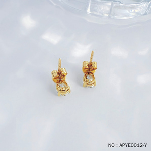 Boucles d'oreilles clous minimalistes IGI 1 carat taille poire, serties de laboratoire, haute qualité, bijoux 18 carats avec design à quatre griffes, idéales pour un cadeau, DKL Lab Grown - Product Image 5
