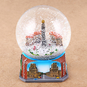 Artisanat en résine <span class=keywords><strong>Mini</strong></span> boules à neige personnalisées de Noël Globes à neige pour bâtiment en gros Globes à eau Cadeaux bon marché - Product Image 6