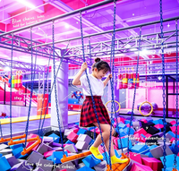 Parc d'aventure coloré clé en main, aire de jeux intérieure personnalisée, trampoline géant, amusement populaire, divertissement pour enfants, saut, escalade, équilibre
