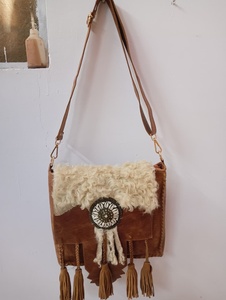 Sac fourre-tout décontracté pour femme en cuir véritable marron fait main avec doublure en coton premium et fermeture éclair robuste - Product Image 1
