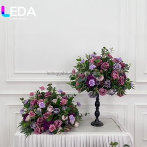 Centro de Mesa con Bola de Rosas Hecha a Mano y Personalizada LEDA, Decoración Floral Artificial para Bodas - Product Image 1
