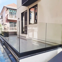 Balustrades en verre trempé sans cadre, fixées au sol, en acier inoxydable, pour une utilisation extérieure moderne