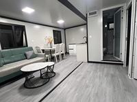 Maison préfabriquée portable avec toit plat à double aile, largeur pliée de 700 mm seulement, cuisine et salle de bain complètes