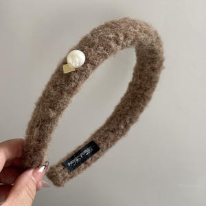 Bonita diadema de plástico cubierta de tela esponjosa de Color marrón, diadema de perla Simple para chicas <span class=keywords><strong>jóvenes</strong></span>, diadema peluda cálida - Product Image 4