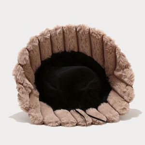 Chapeaux Bob en Fausse Fourrure Peluche Chaude d'Extérieur Style Rétro Rayé Design Japonais pour Automne Hiver - Product Image 3