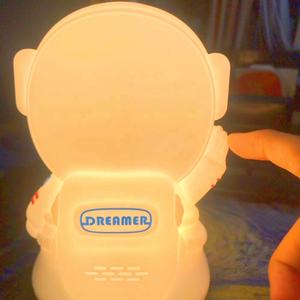 Animal en silicone mignon LED pour astronaute veilleuse lampe bébé Rechargeable USB <span class=keywords><strong>Beat</strong></span> lampe Mini taille avec lumières LED blanches chaudes - Product Image 2