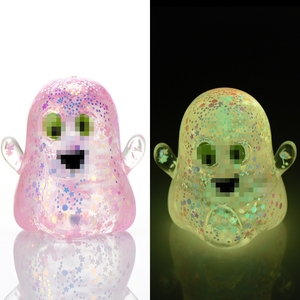 Pelota antiestrés de TPR suave con diseño de dibujos animados multicolor de Halloween, de azúcar maltado, que brilla en la oscuridad y de subida lenta. - Product Image 1