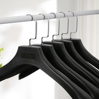 Cintres épais antidérapants de 5,5 cm en plastique imitation bois avec finition chromée et crochet métallique rotatif pour armoire d'hôtel