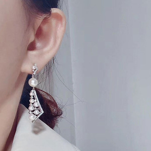 Orecchini Pendenti Asimmetrici Geometrici di Lusso con Effetto Perla, Eleganti Gioielli per Donne, Ideali per Feste e Regali - Product Image 5