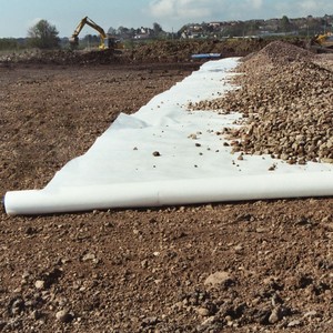 Géotextile non tissé en polyester aiguilleté en gros, de 100 g/m² à 1300 g/m², pour les systèmes de drainage des décharges. - Product Image 6