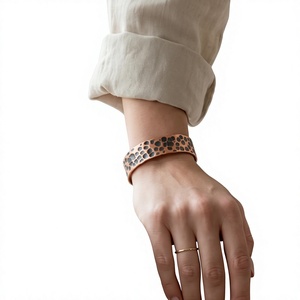 Pulsera de Cobre Puro Sólido al por Mayor, Brazalete Abierto Ajustable Unisex, Joyería Tradicional Ayurvédica Curativa Martillada - Product Image 1