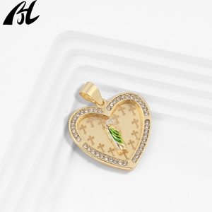 L-663 Kalp Şeklinde Dini Kolye, Altın ve Gümüş Kaplama, İçinde Haç Kesimli ve Aziz Figürü Oymalı - Product Image 5