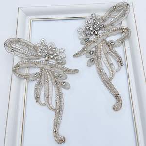 RYL Luxuriöse Handgefertigte Perlen-Flügel-Applikation - Aufnähbarer Patch für Hochzeitskleider, Abendkleider & Festliche Kleidung - Product Image 1