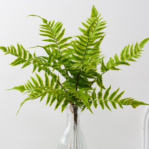Planta Artificial de Helecho Flower Delight de 45 cm, PVC Suave, Decoración para Bodas y Hogar - Product Image 1