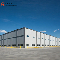 Entrepôt en structure métallique préfabriquée à grande portée, conception personnalisée