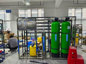 Machine semi-automatique pour le traitement de l'eau du Rio <span class=keywords><strong>Quero</strong></span> de 250 E à 500 L/H, 2000 L/H, pour l'emballage de bouteilles et de sachets, capacité de 2000 litres par heure - Product Image 1
