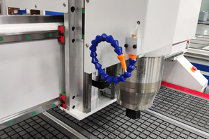 Nuovo Design A2-1530 Macchina per Lavorazione del Legno CNC Router con Mandrino Raffreddato ad Acqua e Sistema di Raffreddamento a Nebulizzazione d'Olio per Taglio e Incisione - Product Image 3