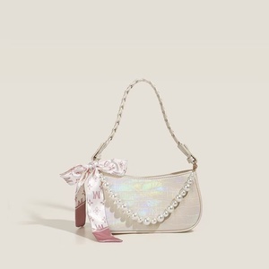 กระเป๋าโฮโบทรงพระจันทร์เสี้ยวสะพายไหล่หนังไข่มุกทำจากหนัง - Product Image 2