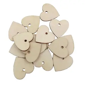 Astillas de madera de melocotón en forma de corazón con agujeros artesanías decorativas DIY