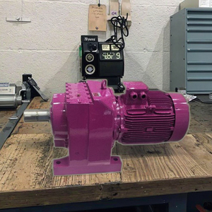 Réducteurs à vis sans fin hélicoïdaux de fabrication professionnelle, boîte de vitesses ODM personnalisable, rapport 20:1, 200 CV, montage au pied, HGC, garantie 3 ans - Product Image 2