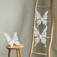 Décorations florales artisanales pour mariage : fleurs en dentelle, papillons en tulle, accessoires de vitrine en plastique, décorations de scène réalistes pour hôtels
