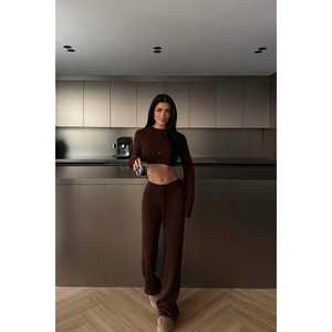 ชุดเซ็ตเสื้อผ้าถักไหมพรมสีน้ำตาลเข้ม - Product Image 4