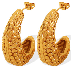 Pendientes de aro en forma de C, aleación de zinc dorada, joyería de moda para mujer, pendientes ligeros de lujo para uso diario - Product Image 5