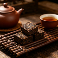 Thé Pu'er en briques carrées Xiaohusai 2024, issu de plantes anciennes, disponible en détail ou en gros, idéal comme cadeau