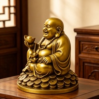 Statue du Bouddha rieur tenant un lingot d'or, figurine du Bouddha Maitreya couleur laiton sur socle en forme de pièce de monnaie, décoration pour la maison, le bureau ou la boutique