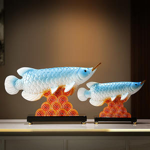 Figurine sculptée en résine époxy Golden Arowana Attire la richesse Décor de salon et de bureau - Product Image 2