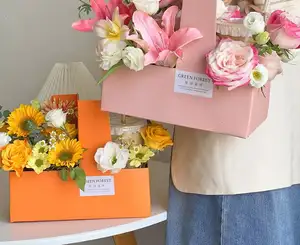 Venta al por mayor de diseño personalizado caja de embalaje de flores CMYK cartón reciclable caja de regalo de flores de lujo con asa