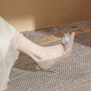 รองเท้าแต่งงานสไตล์ฝรั่งเศสสำหรับฤดูร้อน รองเท้าส้นเข็มผู้หญิงดีไซน์หรูหรา ประดับคริสตัลเพชร ทำจากหนังแท้ - Product Image 4