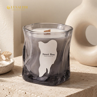 Bougies parfumées en verre, récipient sculpté coloré, mèche en bois pour décoration design, FDS personnalisées, conformes REACH, approvisionnement en gros