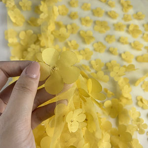 Tela de Malla 3D de Poliéster y Elastano con Bordado de Flores Amarillas para Prendas de Vestir - Product Image 4