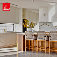 Meubles d'îlot de cuisine incurvés Alland 2026, grand organisateur et rangement, grain de noyer américain, beige, armoires de cuisine fines style Shaker