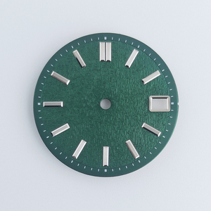 Reloj con logotipo personalizado con esfera de latón de 28,5mm con fecha luminosa Movimiento NH35 Ajuste de lijado estéril - Product Image 4