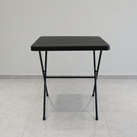 Table d'extérieur pliable en plastique PP durable au design moderne, résistante aux UV et imperméable, facile à ouvrir, idéale pour les hôtels et les parcs