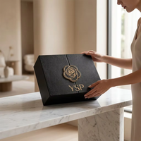 Boîte cadeau rigide à double porte en cuir noir texturé de luxe personnalisée pour l'emballage de bijoux et de parfums de luxe