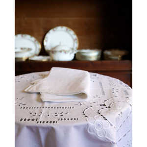 Mantel Redondo de Satén Comercial Carlareggio con Bordado y 8 Servilletas de Lino Bordadas para Hoteles, Bodas y Fiestas Navideñas - Product Image 5