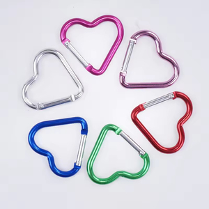 Mini Mosquetón de Aluminio en Forma de Corazón con Clip de Resorte para Llavero, Diseño Metálico - Product Image 1