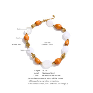 Collana JINYOU 2011 con <span class=keywords><strong>perline</strong></span> in <span class=keywords><strong>legno</strong></span> d'arancio e resina bianca, collana girocollo geometrica in acciaio inossidabile placcato oro - Product Image 6