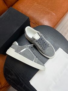 รองเท้าผ้าใบแบบสวม Unisex รุ่นหรูหรา ฤดูใบไม้ผลิ 2026 ดีไซน์เนอร์ชื่อดัง ระบายอากาศได้ดีด้วยซับในตาข่าย พื้นรองเท้าทำจากยางกันลื่น เหมาะกับทุกสภาพพื้นผิว - Product Image 4