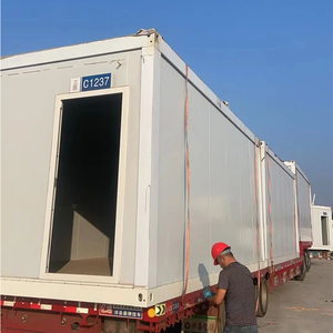 Chantier de construction moderne assemblant des structures de 20 et 40 pieds, des appartements préfabriqués en conteneurs - Product Image 5