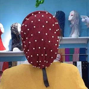 Cómoda diadema de tela de malla con perlas, diseño ecológico y transpirable, adecuada para usar en todas las estaciones - Marca YASEEN - Product Image 1