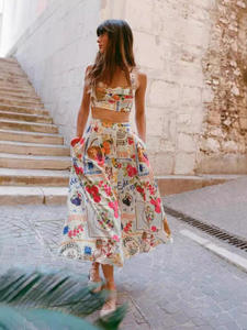 Vente en gros de hauts à col <span class=keywords><strong>carré</strong></span> et de pantalons larges à fleurs en deux pièces pour femmes, étiquette privée personnalisée - Product Image 2